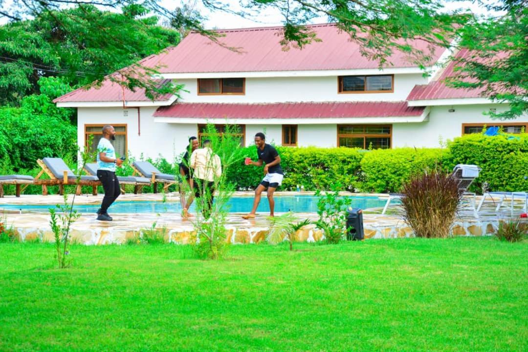 Heart Of Africa Lodge Arusha Buitenkant foto
